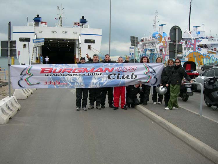 Striscionoe arrivo a Piombino.jpg