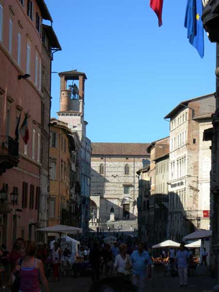 andando in piazza a Perugia.jpg