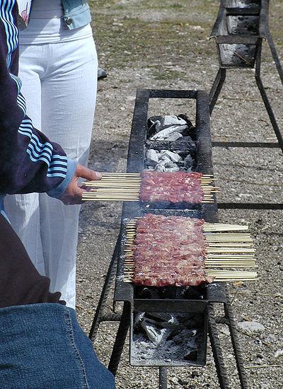 Vado Sole arrosticiata all'aperto.jpg